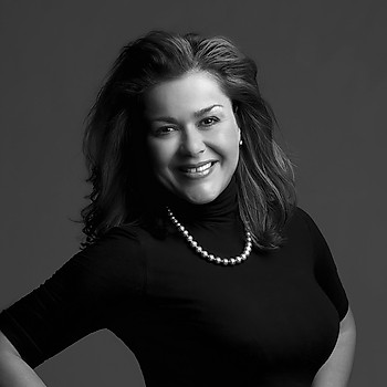 Portrait of Renee Edwards, Associate Broker